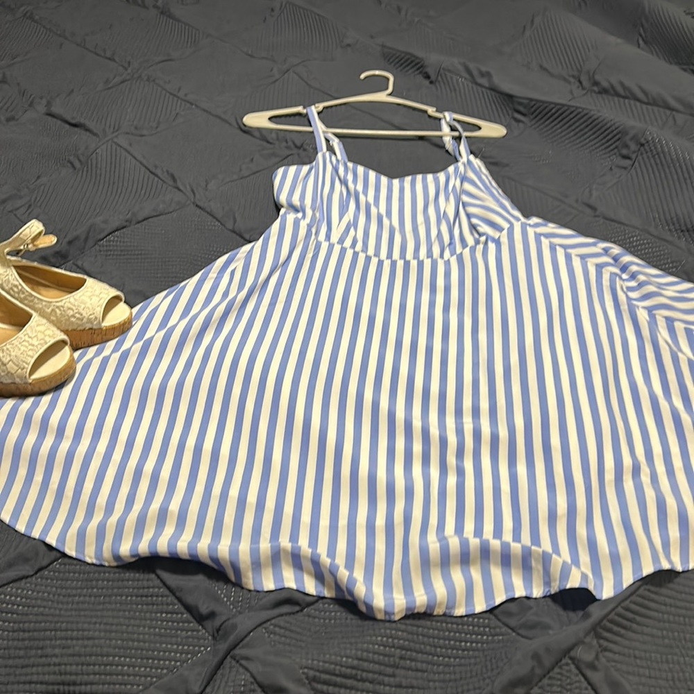Old navy dress still have the tag on it never been worn